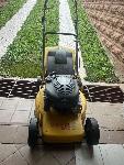 Motorna kosilnica s pogonom