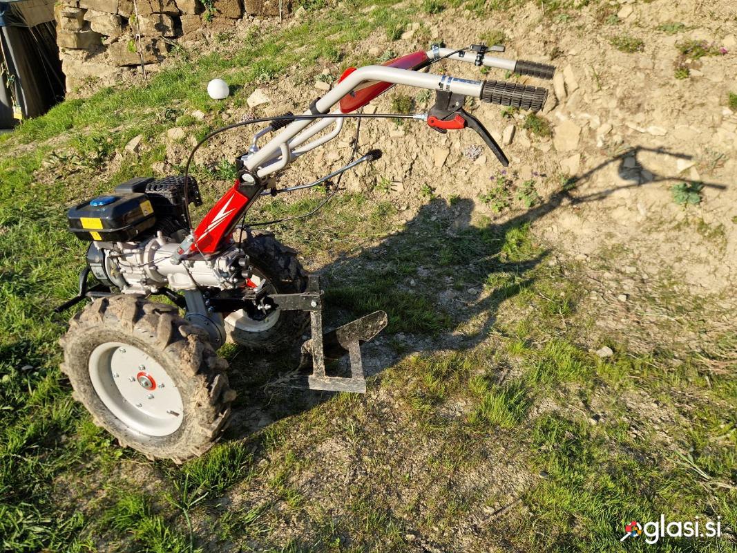 Motokultivator s prikolico