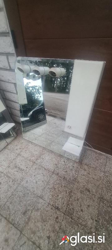 Kopalniško ogledalo z lučmi omarico