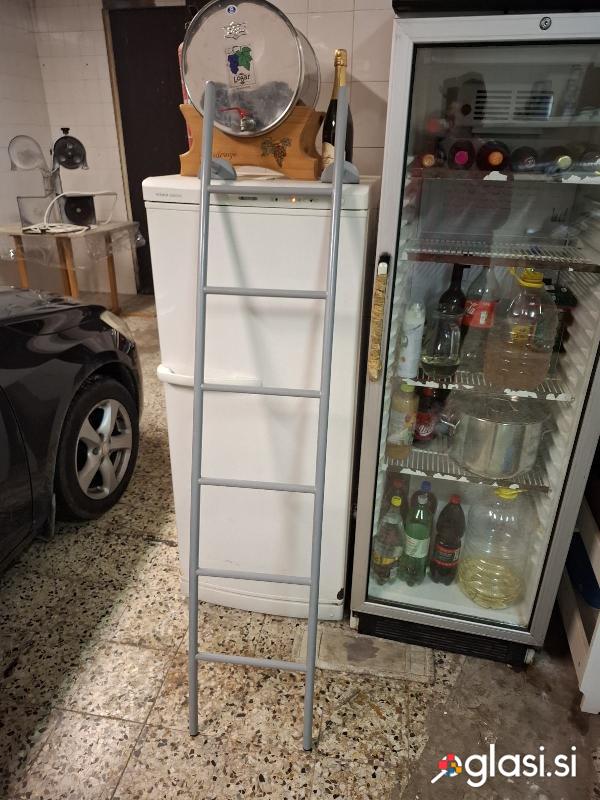 Lestev za pograd