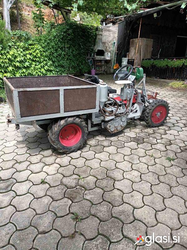 Namesnki Traktor