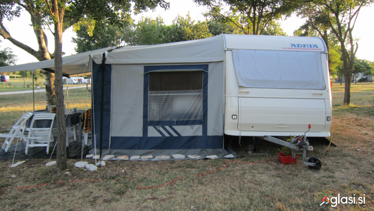POČITNIŠKA PRIKOLICA Adria UNICA A 430 DD