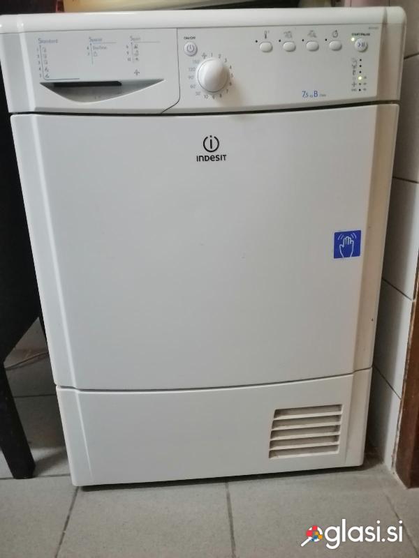 Sušilni stroj Indesit