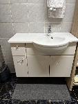 Kopalniški umivalnik z omarico (š: 90cm, g: 52cm, v: 63cm)