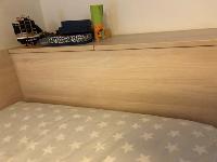 Stenski pograd z box omaro za vzmetnico velikosti 90x200