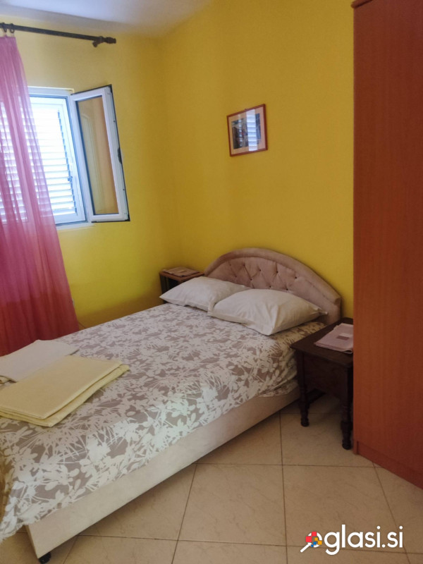Vaš popoln dopust v Budvi  Apartma za 6 oseb, 5 minut do plaže