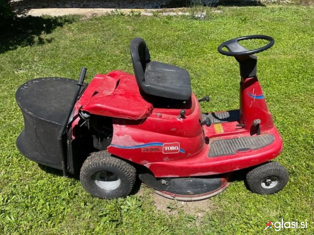 Vrtni traktor TORO