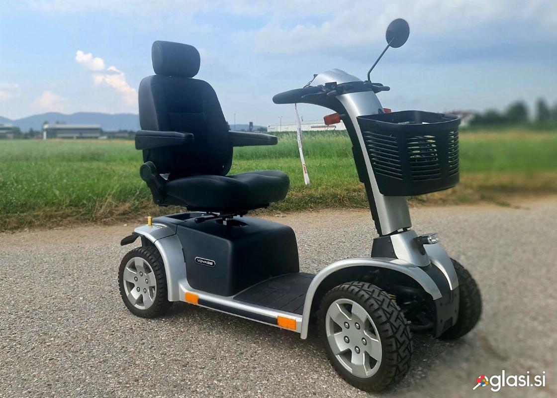 Električni invalidski skuter voziček