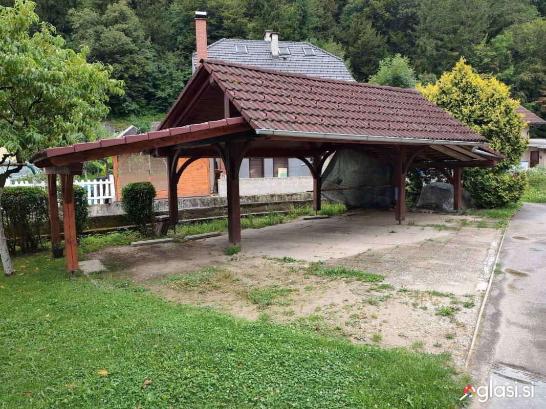 Lesen nadstrešek