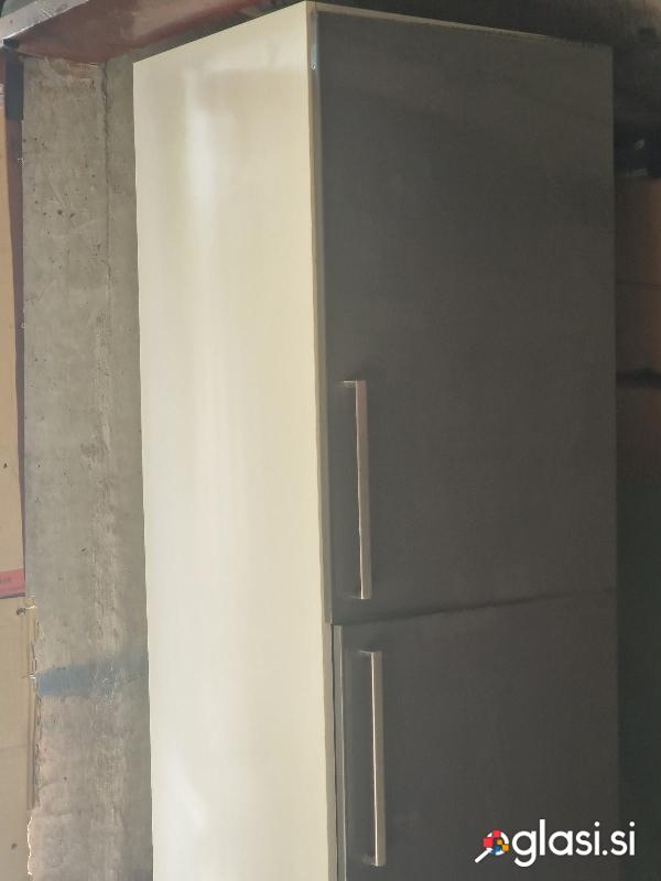 Prodam omaro odlično ohranjena, zelo malo rabljena mere 220 cm x 60 cm