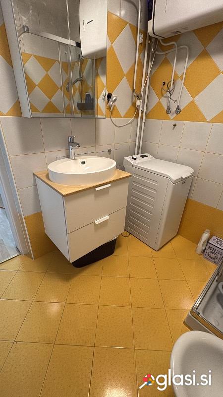 Viseca kopalniska omarica IKEA (brez umivalnika in zg.plosce)
