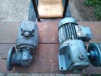 Motor z reduktorjem