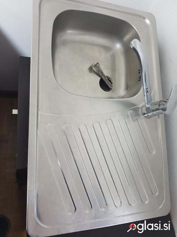 Neerjaveče pomivalno korito s pipo