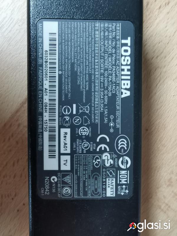 Polnilec Toshiba