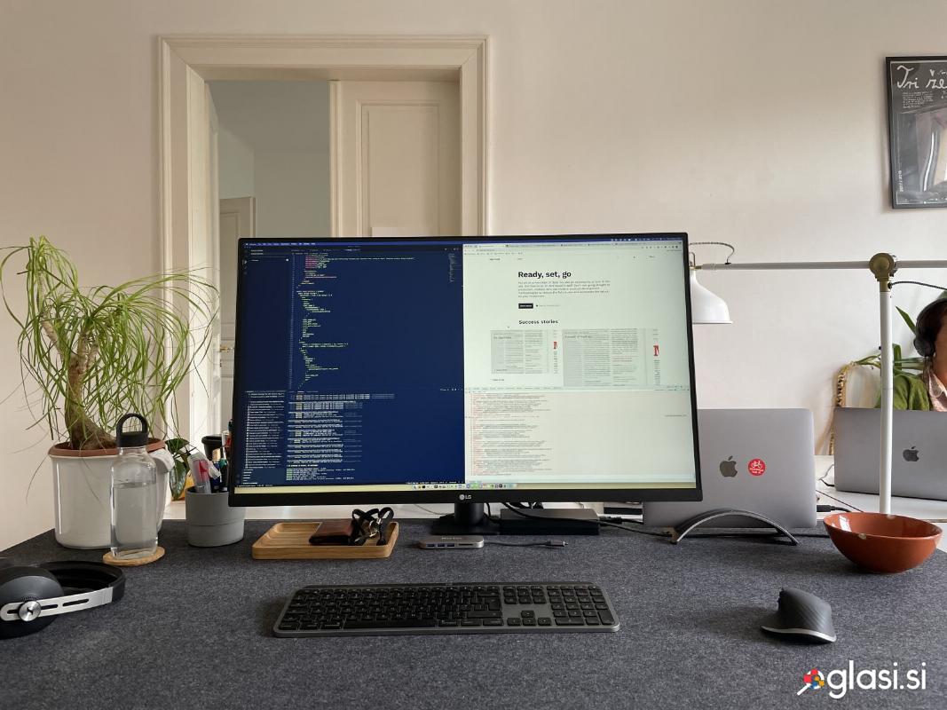 Brezhibno ohranjen, profesionalni zaslon LG z ergonomskim stojalom