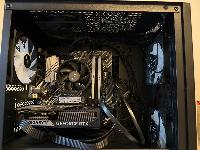 Gaming komplet: RTX 5060 Ti | Ryzen 5 5600X | 27" QHD 240Hz | Kot novo