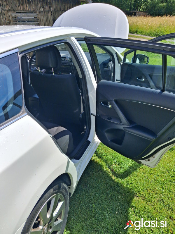 Toyota Avansis 2.2 dizel Karavan