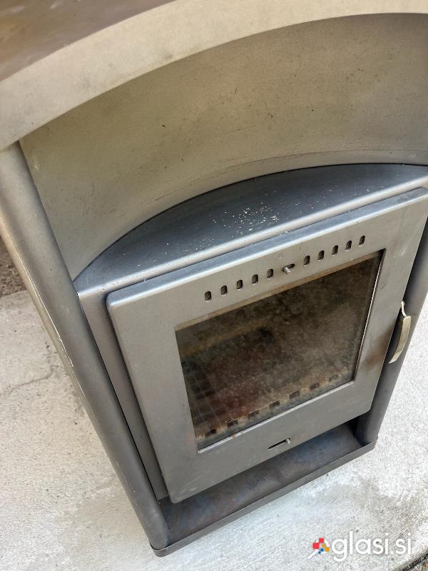 Kamin peč na drva