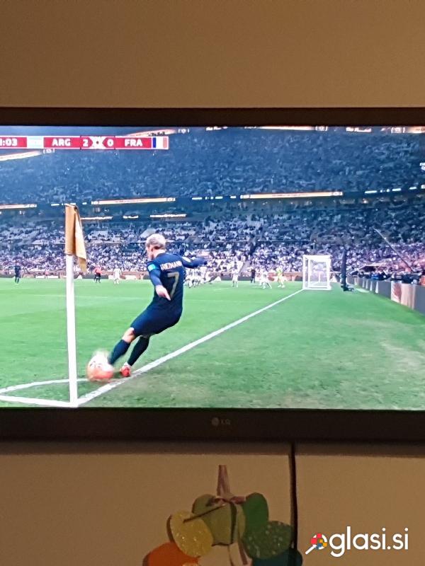 TV LG 3D televizor FullHD LED + 2x Philips 3D očala