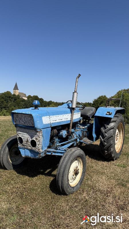Prodam traktor Ford