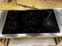 Steklokeramična plošča z inox pultom