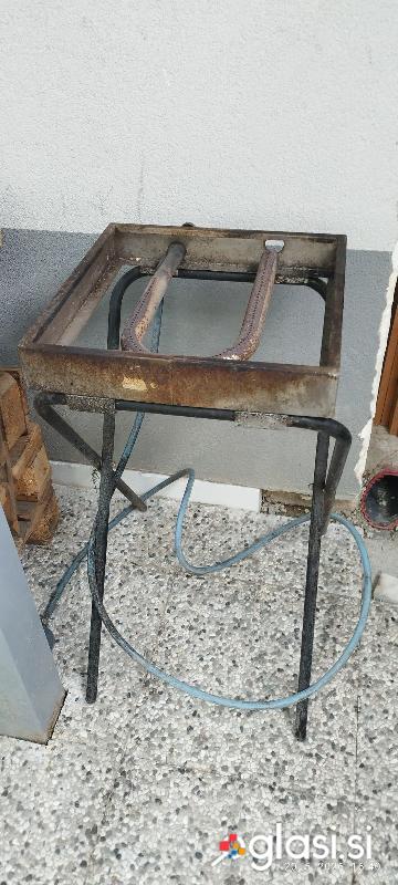 Plinski žar z inox ploščo dimenzije 46 × 36 cm.
