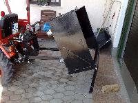 Kibla za manjši traktor.