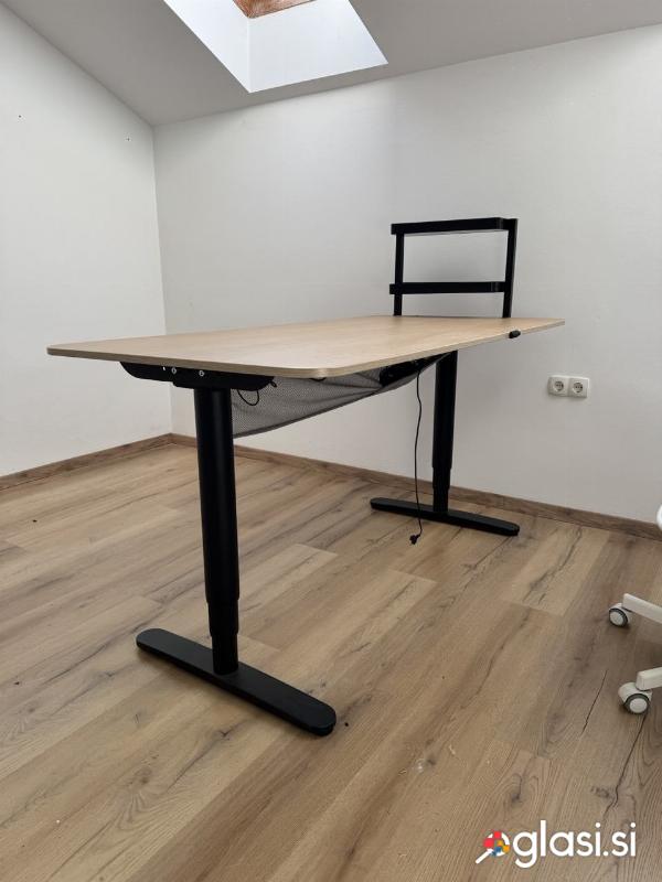 Standing desk, električna dvižna miza BEKANT