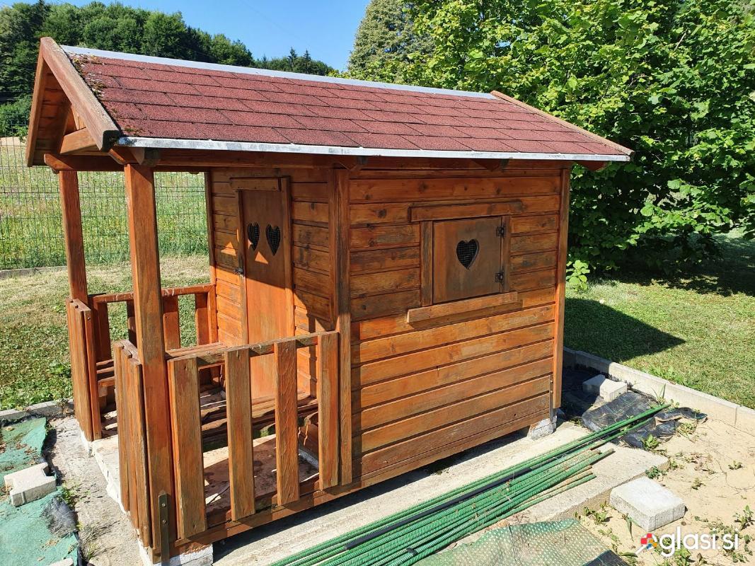 HIŠKA,OTROŠKA HIŠKA HIŠKA Z BALKONOM ,LESENA HIŠKA