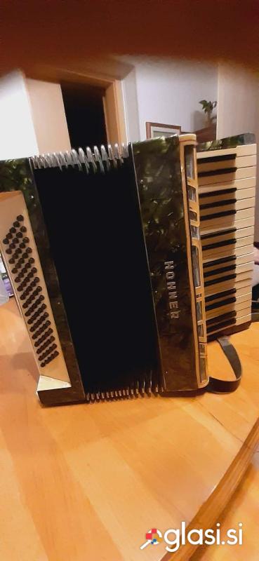 Harmonika 80 basna znamke HOHNER