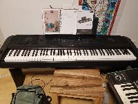 Električni klavir YAMAHA dgx 670