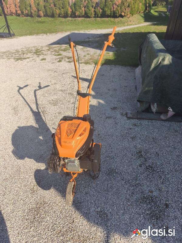 Motokultivator prekopalnik za njive in vrtove