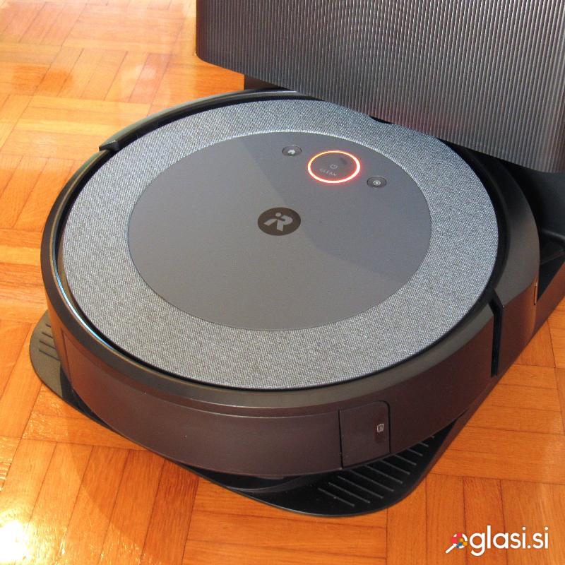 Robotski sesalnik iRobot Roomba Combo i5+ - skoraj nerabljen