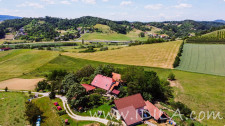Posestvo na mirni razgledni lokaciji v bližini Pesnice pri Mariboru
