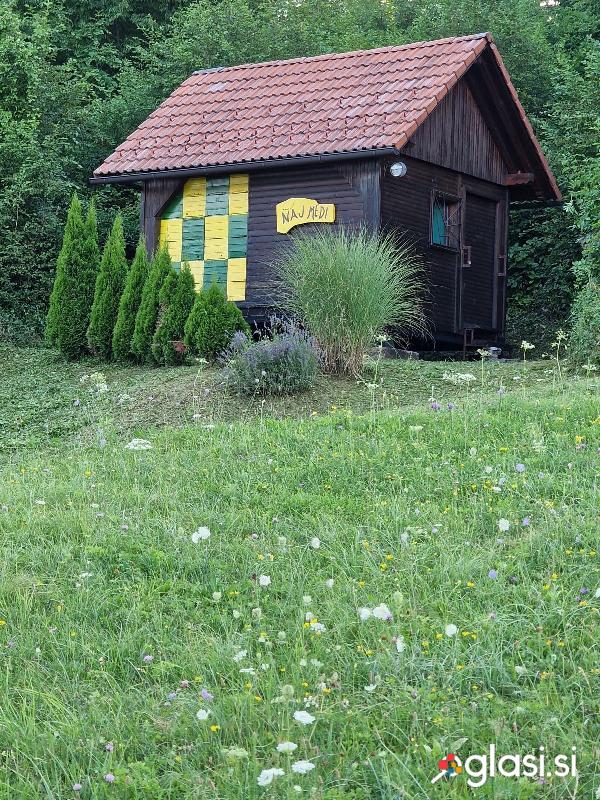 Prodam čebelnjak in čebelarsko opremo