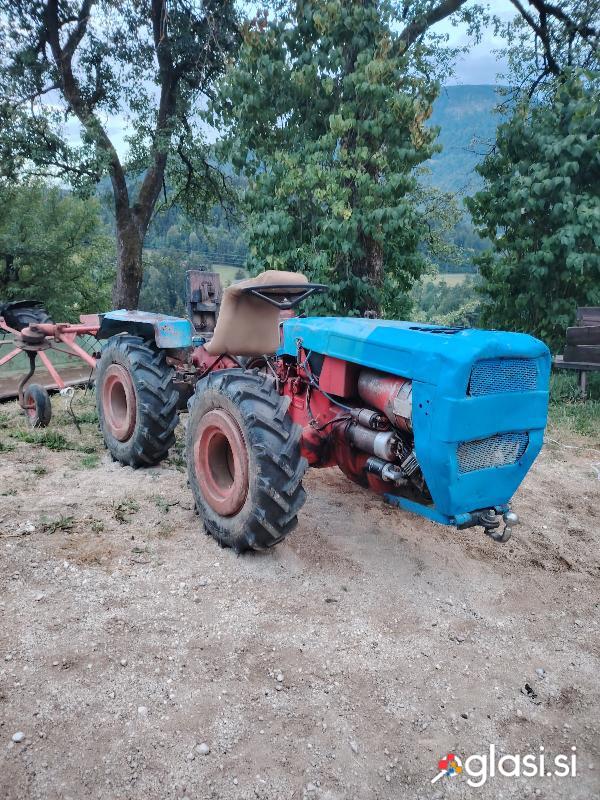 Traktor TOMO VINKOVIČ + obračalnik, zgrabljalnik in traktorska kibla