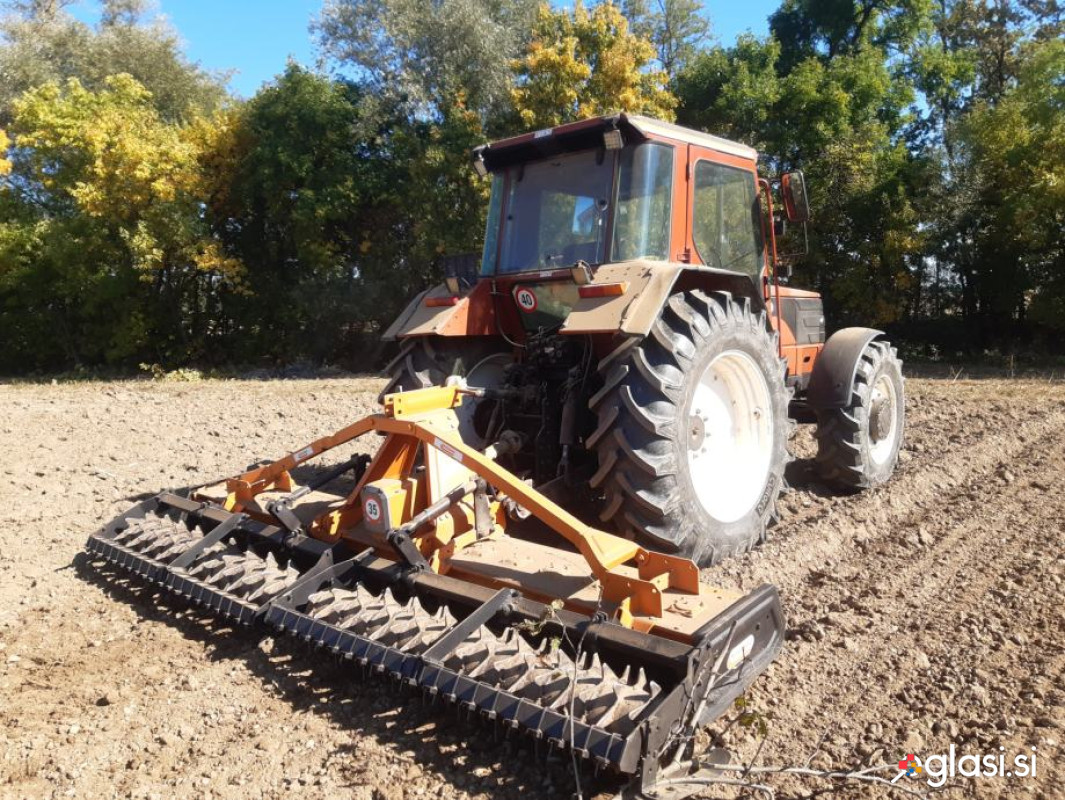 Traktor fiat F140