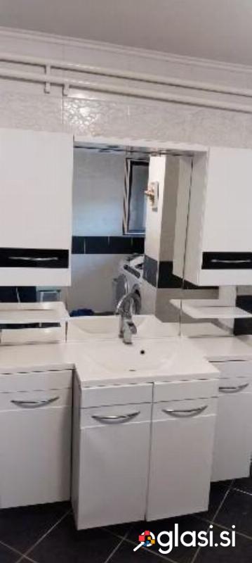 Kopalniški blok z umivalnikom in pipo
