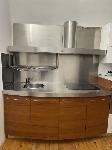 Kuhinjska garnitura z inox pultom, napo in aparati