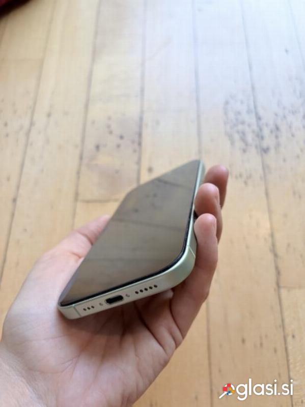 Prodam iPhone 17, 256 GB, zelene barve skoraj nov