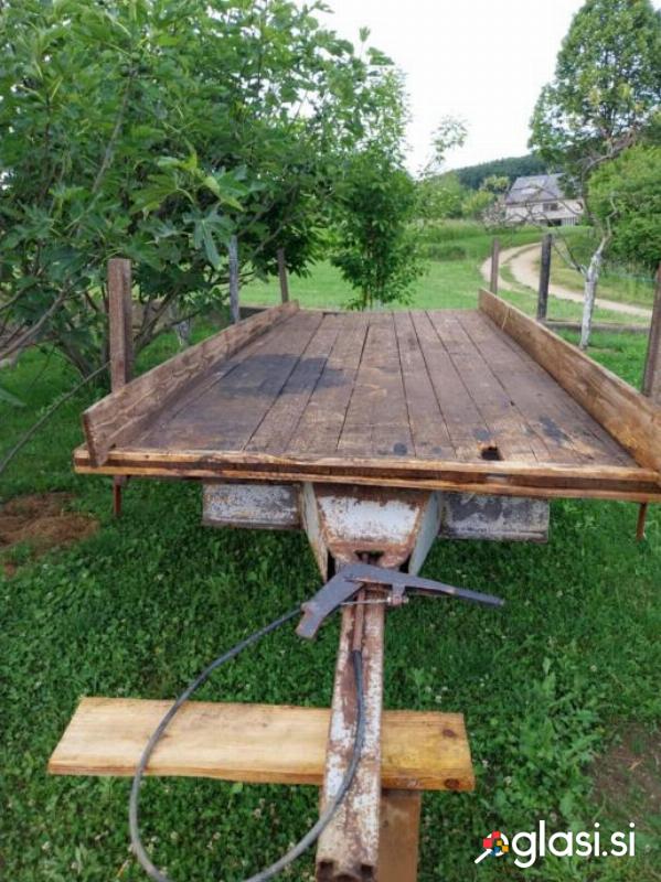 Enoosna prikolica za traktor