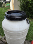 Plastični sod s pokrovom