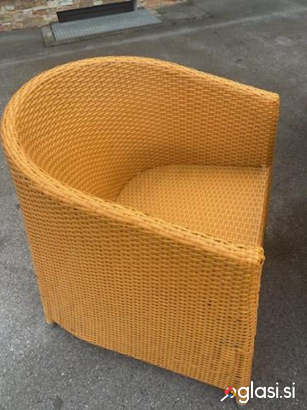 Zunanja garnitura pvc- miza, stoli