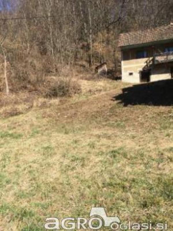 Prodamo sončno, zeleno in mirno posest, odmaknjeno od mestnega vrveža, vendar š