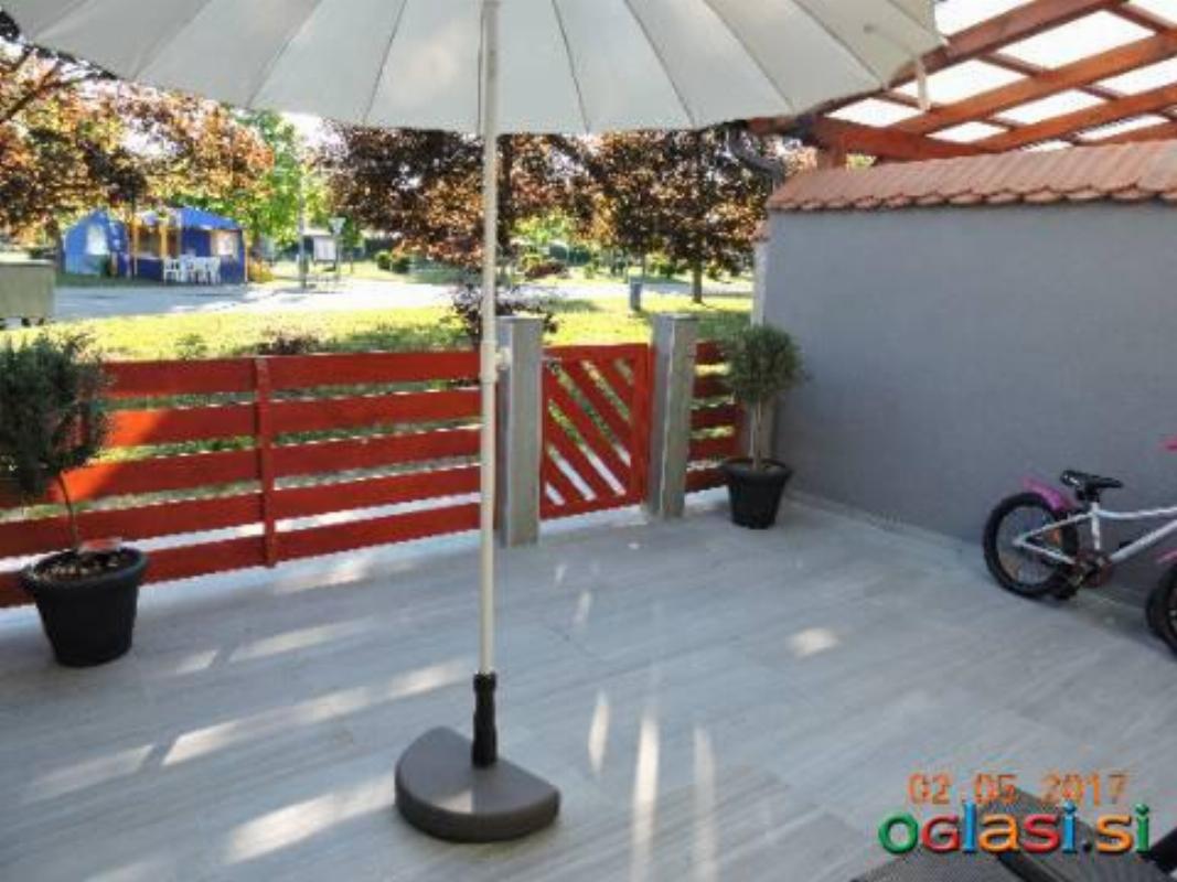 Izjemna poslovna priložnost. Prodamo vrstno hišico v Čatežu ob Savi. Hiška je lo