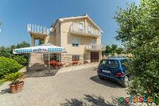 Zasebna namestitev neposredno ob morju v Severni Dalmaciji, okolica Zadra! V Pri