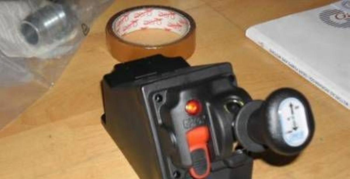 Joystick za delovanje kiperja