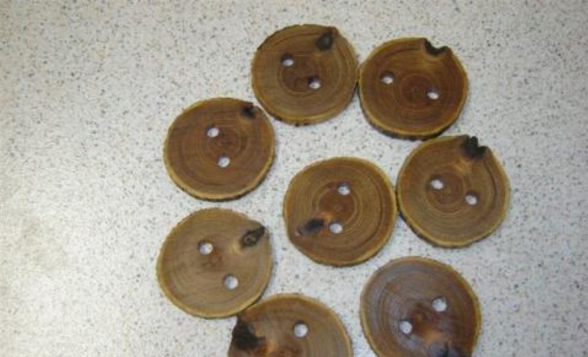 Gumbi, velikost 50 mm, ročno delo