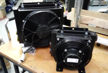 Zračni hladilnik olja - 12, 24 oz. 220 V